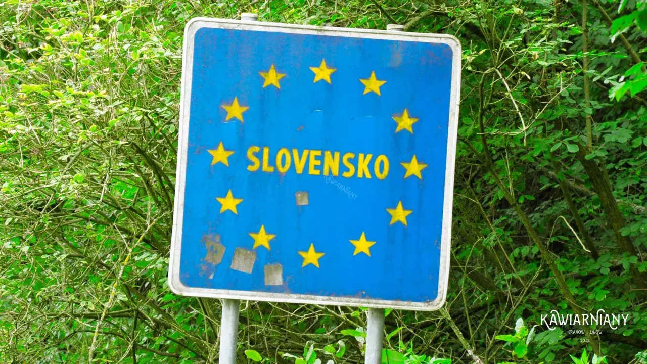 Flaga Słowacji: Poznaj jej herb i odróżnij od Rosji i Słowenii!