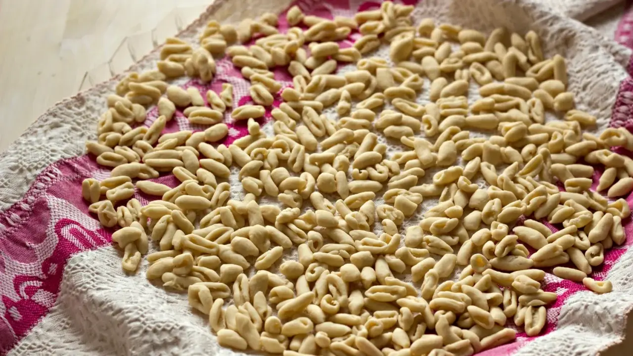 Pasta fresca fatta in casa, pronta per diventare uno dei piatti tipici molisani.