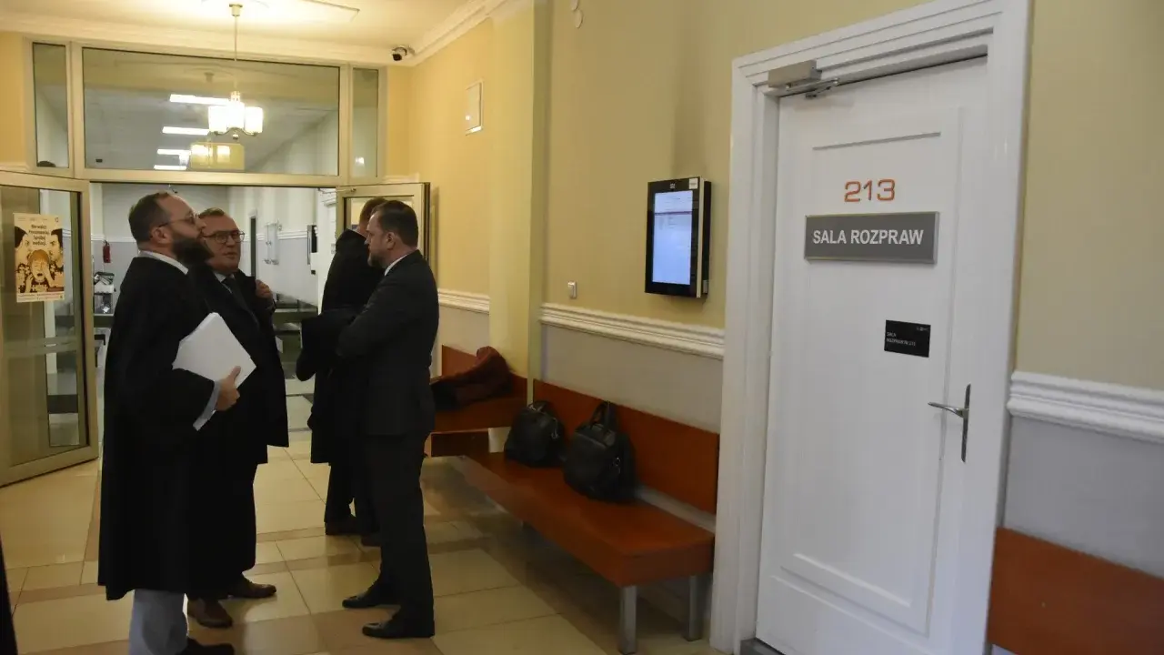 Wyłączenie jawności rozprawy: Co to znaczy i kiedy sąd zamyka drzwi?