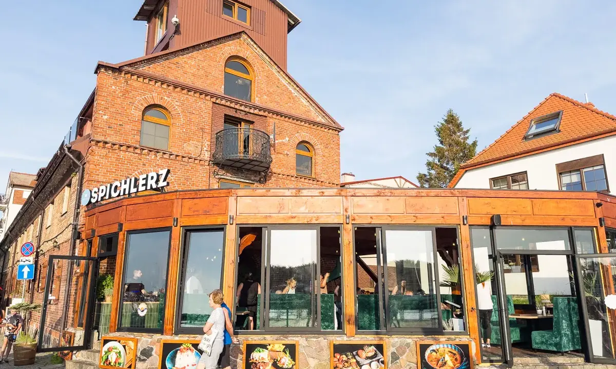 Restauracja "Spichlerz" w Ustce, jedna z atrakcji miasta, zaprasza do swoich wnętrz.
