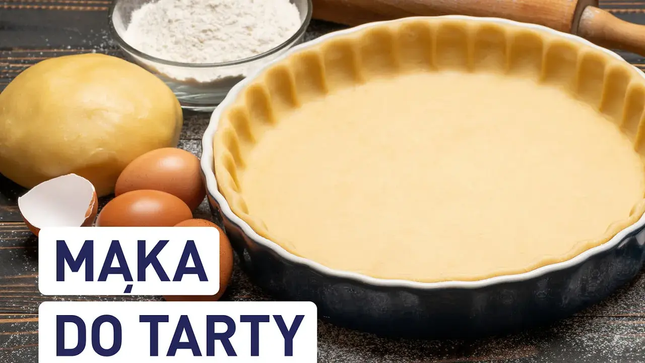 Mąka do kruchego ciasta, jajka, ciasto i wałek do tarty. Idealne składniki na pyszne wypieki.