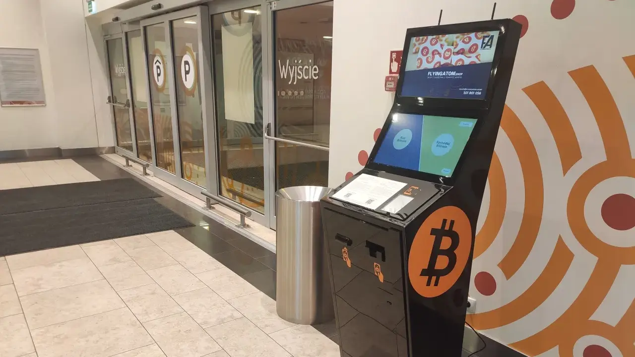 Terminal do zakupu i sprzedaży Bitcoin. Sprawdź opinie o flyingatom.shop, gdzie kupisz gadżety z motywem kryptowalut.