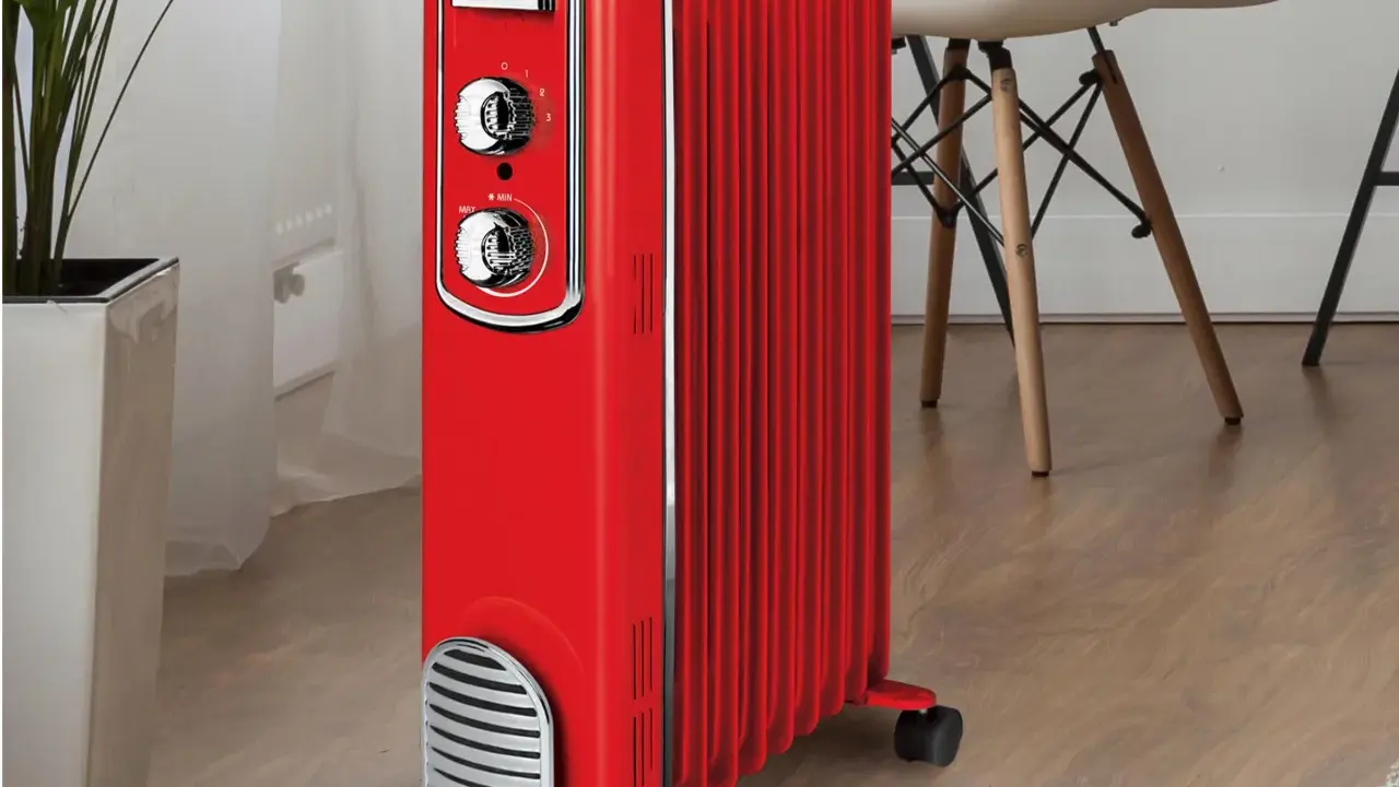 Chauffage d'appoint Thomson rouge, style rétro, avec molettes de réglage. Le meilleur chauffage d'appoint pour une ambiance cosy.