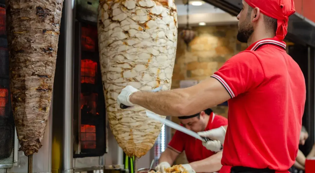 Nieświeży kebab? Rozpoznaj sygnały i chroń swoje zdrowie!