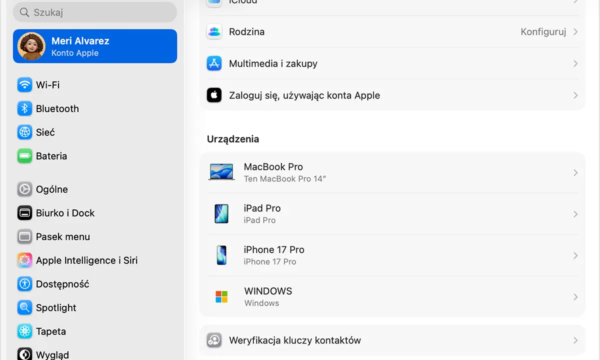 Gdzie jest Apple ID? Na ekranie widać ustawienia konta Apple, gdzie można zarządzać iCloud, rodziną, zakupami i urządzeniami.
