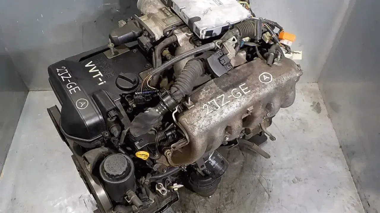 Silnik 2JZ-GE VVT-i, idealny do swapu. Zastanawiasz się, ile kosztuje silnik 2JZ? Ten legendarny motor czeka na nowego właściciela.