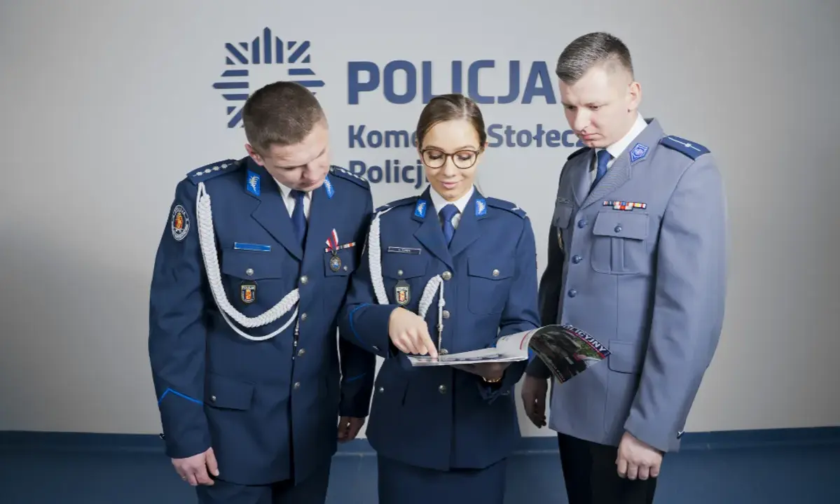 Mundur wyjściowy Policji: Wszystko, co musisz wiedzieć o stroju galowym