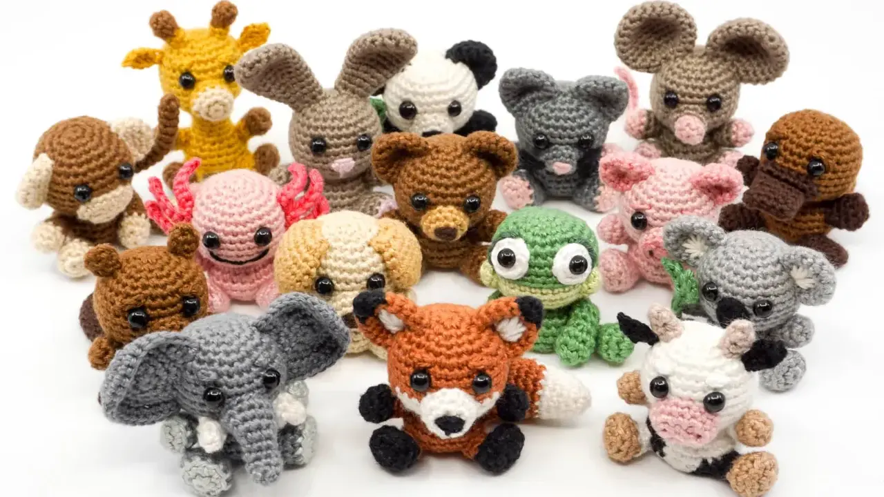 Colección de adorables amigurumis de animales. ¡Encuentra patrones amigurumis gratis para descargar en español y crea tus propios peluches!