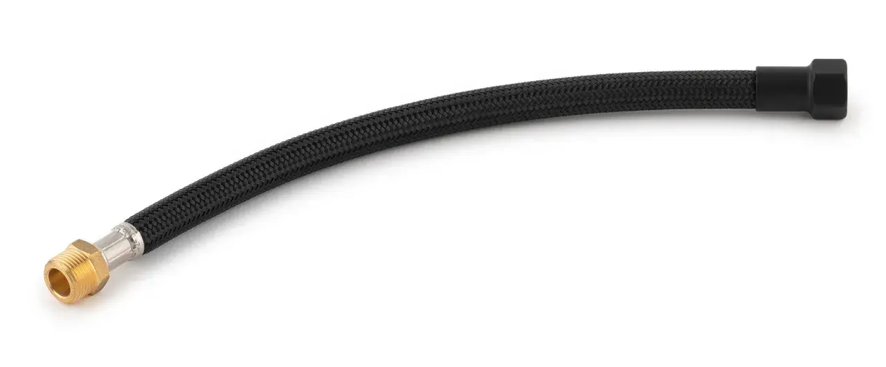 Rallonge tressée noire avec raccords mâle et femelle.