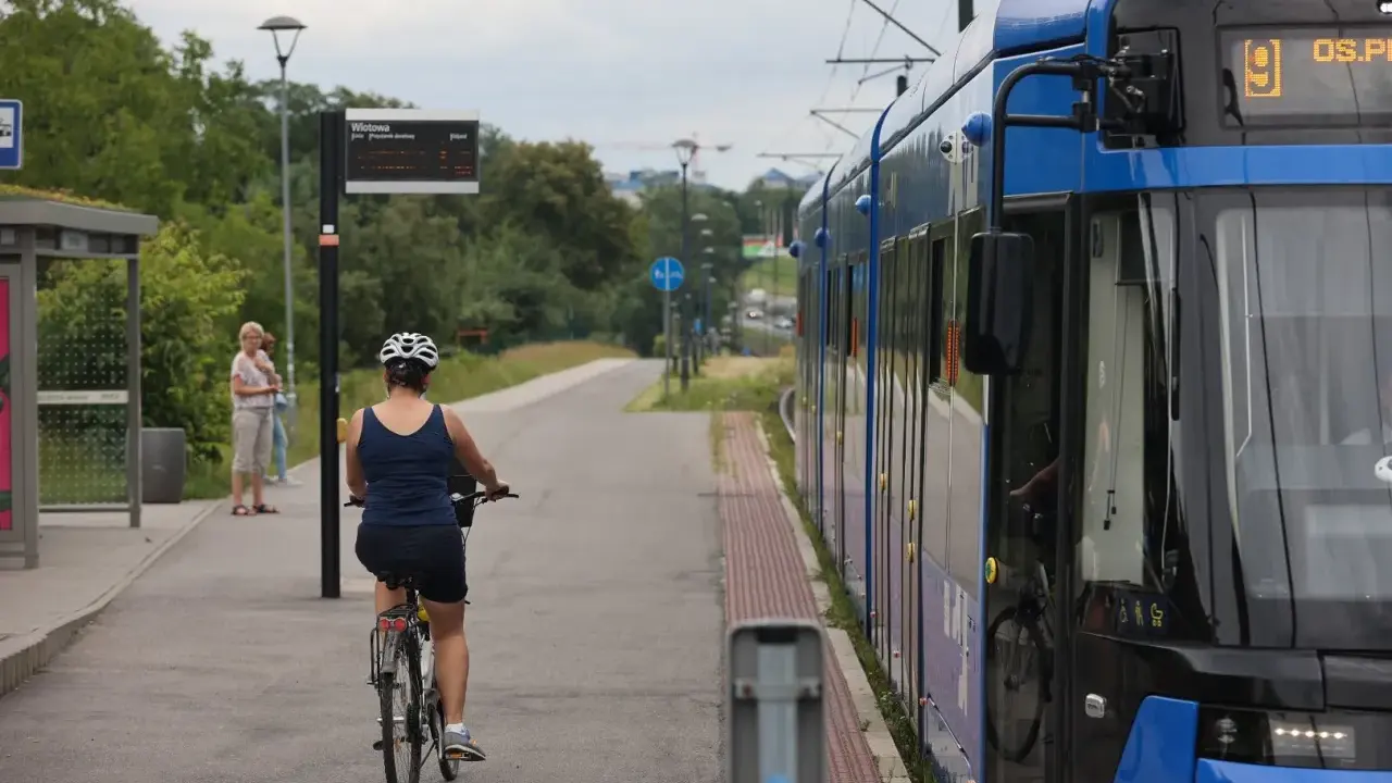 Dojazd Osiedle Złotego Wieku Kraków: MPK, auto, rower bez stresu