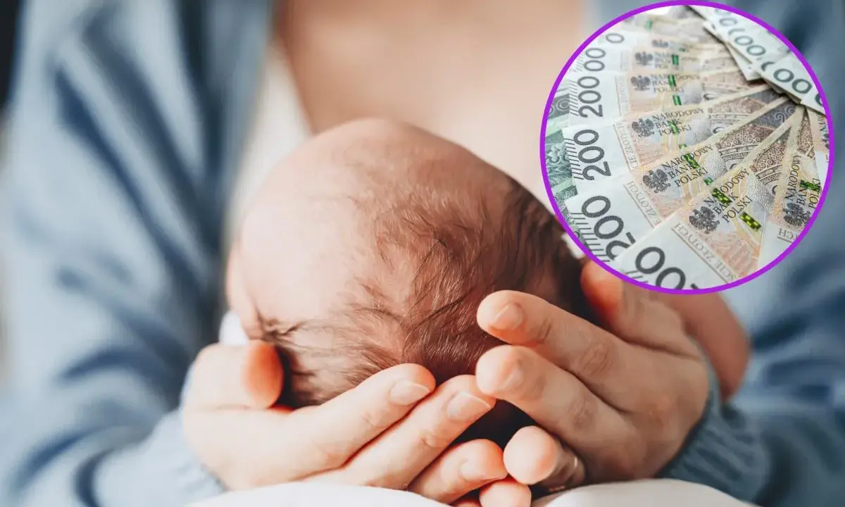 Dłoń trzymająca główkę niemowlęcia, w tle okrąg z polskimi banknotami 200 zł.