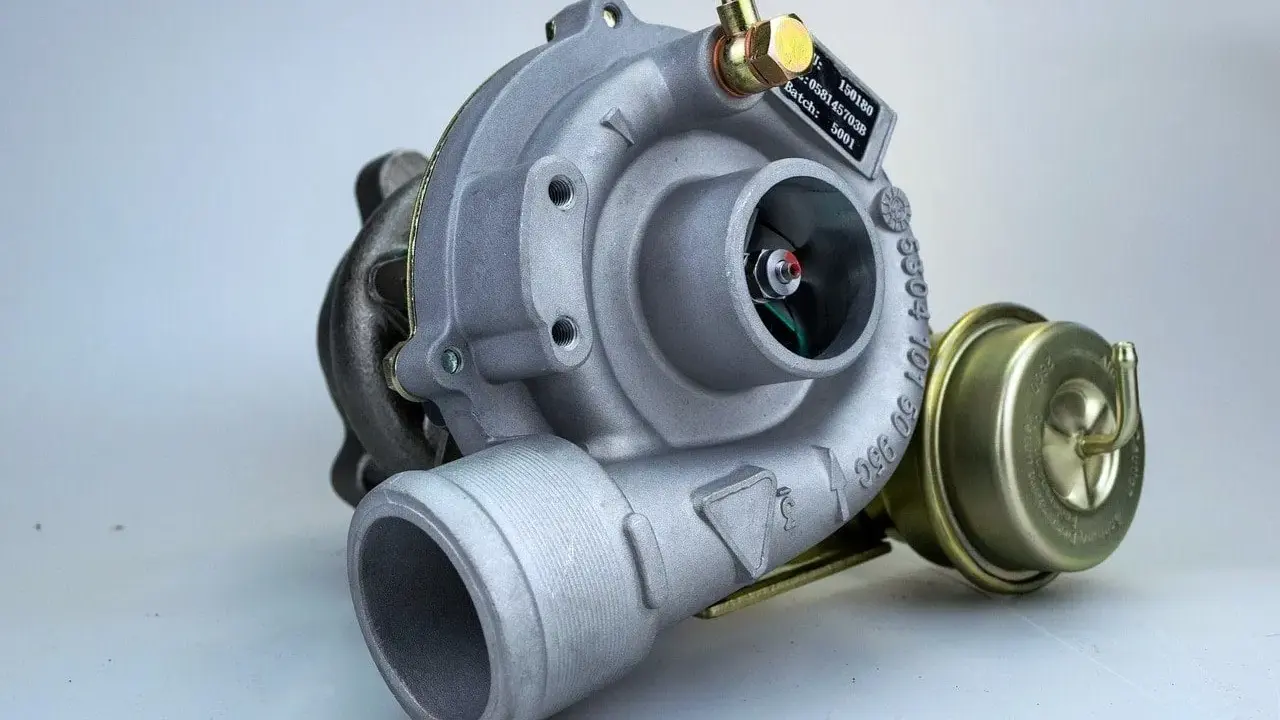 Turbocharger de coche. Aunque se puede circular con el turbo roto, no es recomendable.