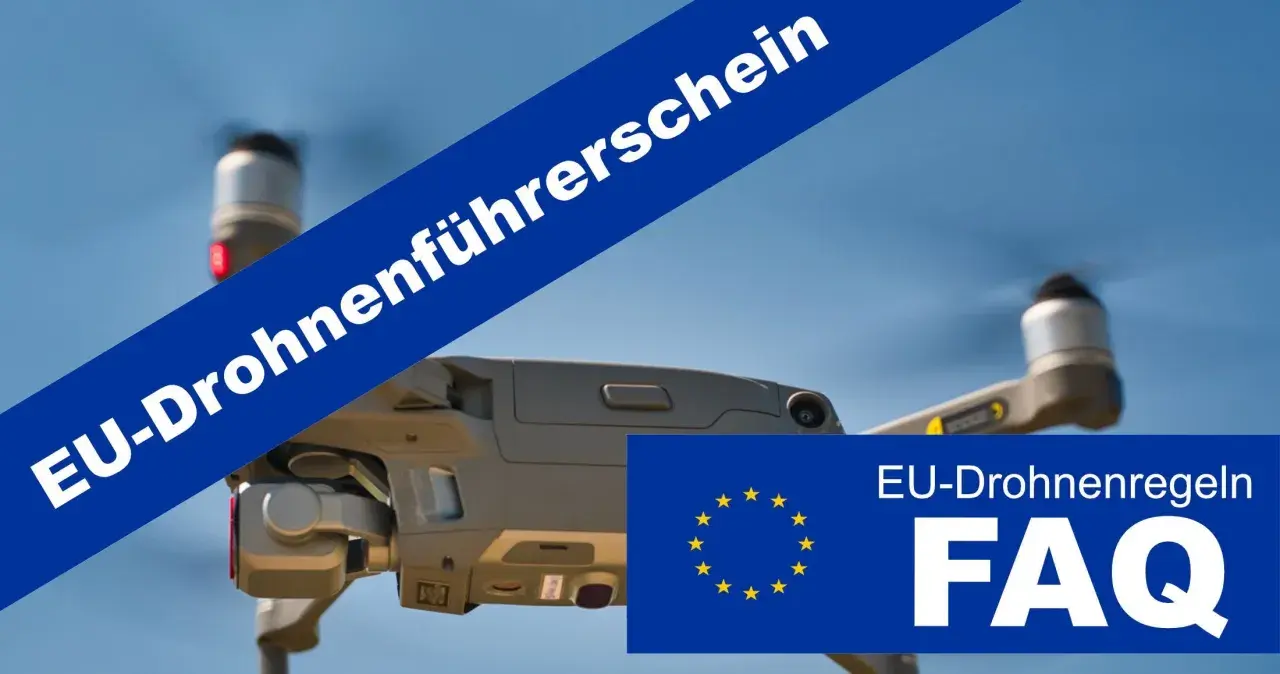 Drohne im Flug. Blaue Banderole mit "EU-Drohnenführerschein". EU-Flagge und "EU-Drohnenregeln FAQ" auf blauem Feld. Informiert über drohnen registrierung kosten.