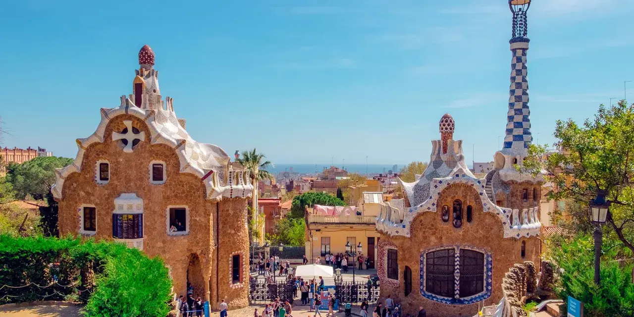 Märchenhafte Häuser im Park Güell, ein Muss, wenn Sie Barcelona co zobaczyć.