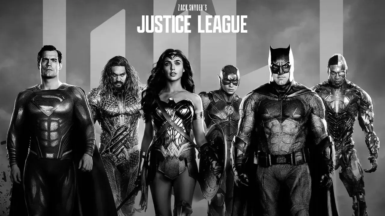 La Justice League di Zack Snyder: Superman, Aquaman, Wonder Woman, Flash, Batman e Cyborg pronti all'azione.