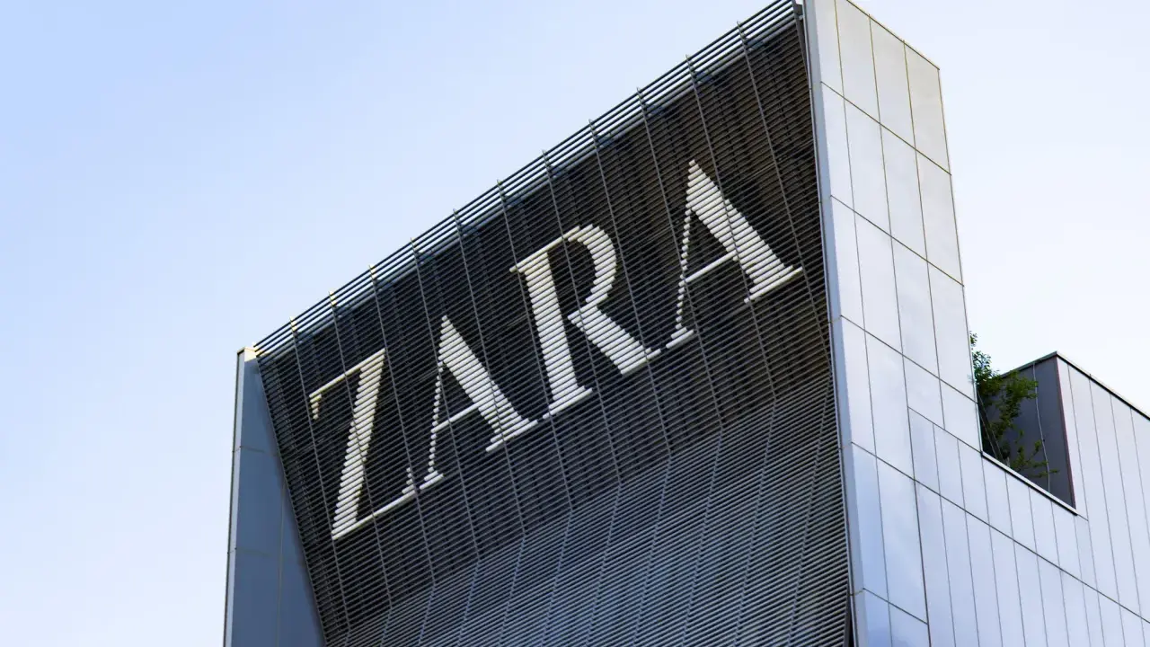 Sekrety wyprzedaży Zara: Kiedy kupować, by oszczędzić?