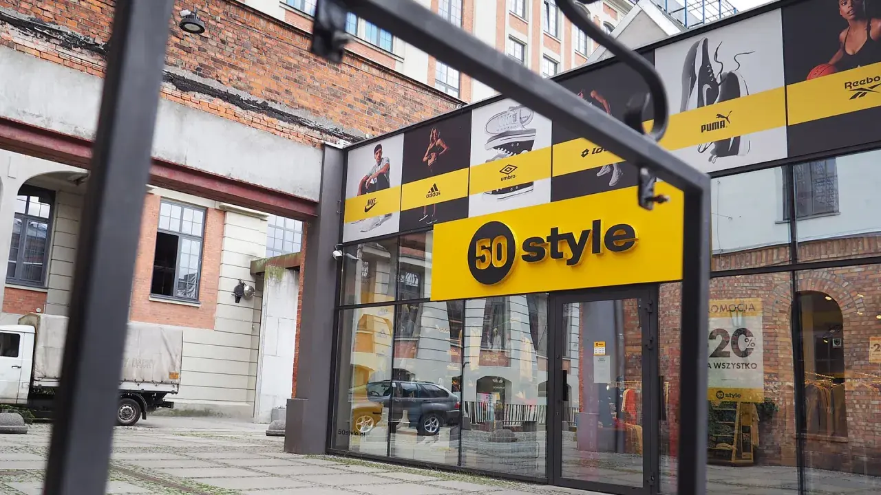 Sklep 50 style z butami i odzieżą sportową marek Nike, Adidas, Puma, Reebok. Czy 50 style jest legit? Tak, to znana sieć sklepów.