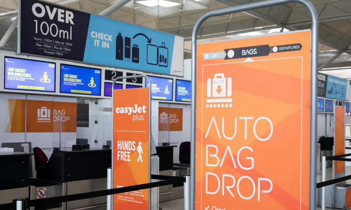 Lotnisko EasyJet: tablice informacyjne o limitach płynów i automatycznym nadawaniu bagażu. Znajdź swoje easyjet miejsca w samolocie.