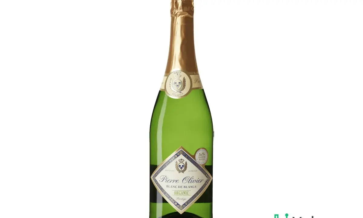 En flaska Pierre Olivier Blanc de Blancs Prestige Brut ekologisk champagne med guldetikett.