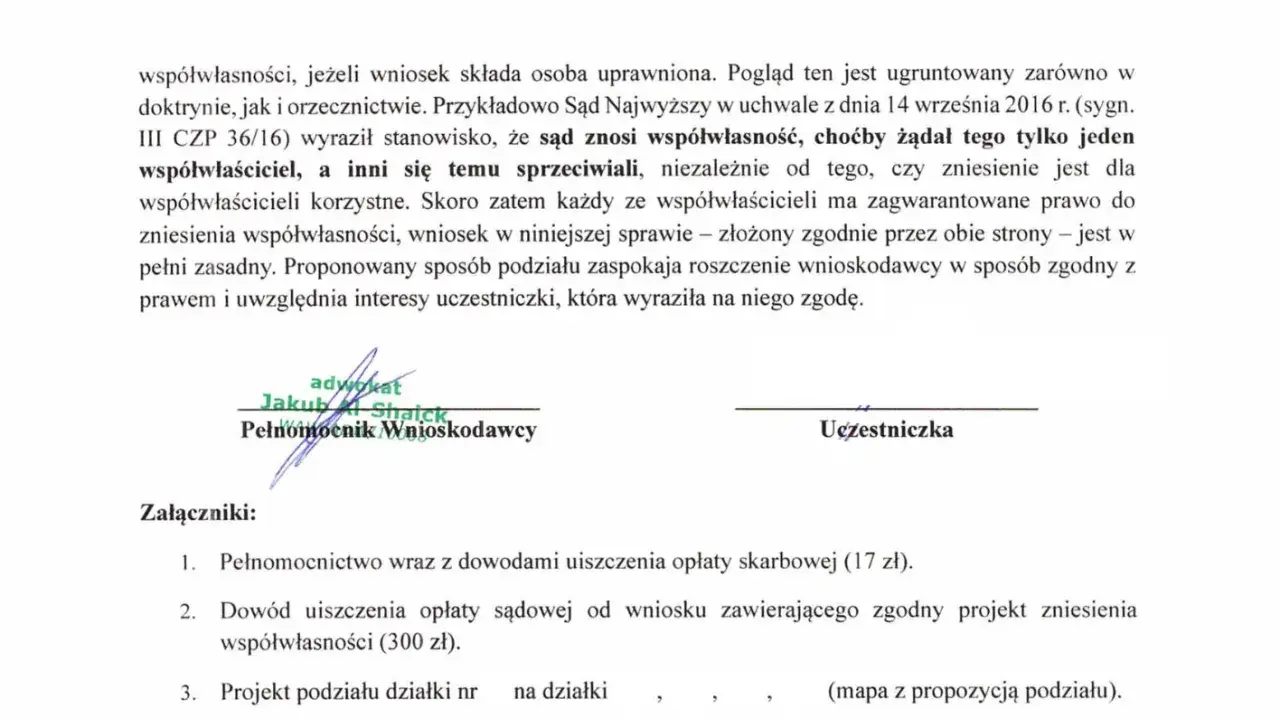 Dokument prawny dotyczący zniesienia współwłasności, z podpisami pełnomocnika i uczestniczki. Załączniki obejmują m.in. projekt podziału działki.