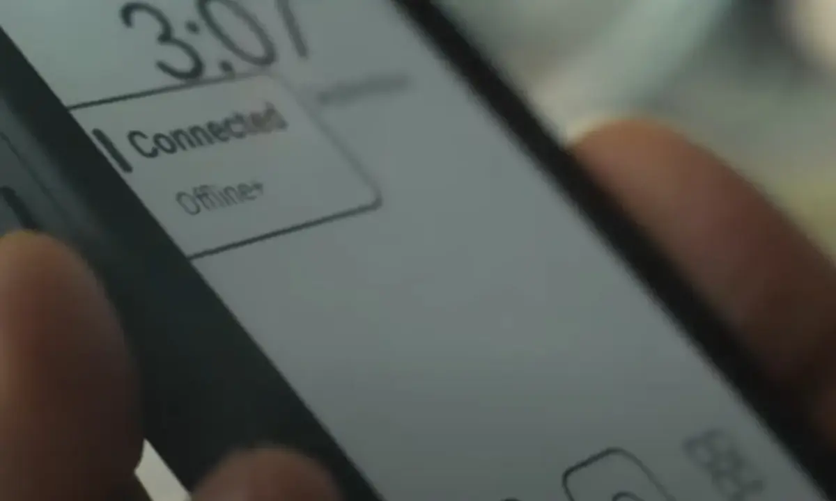 Dłoń trzyma polski smartfon. Na ekranie widnieje godzina 3:07 i status "Connected".