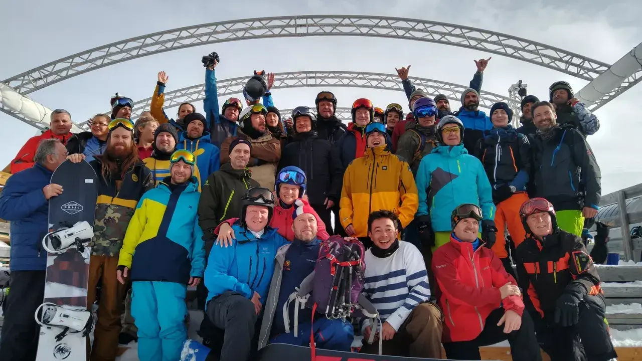 Der Berg ruft & Boarderline: Ihr Ski- & Snowboard-Experte in Berlin