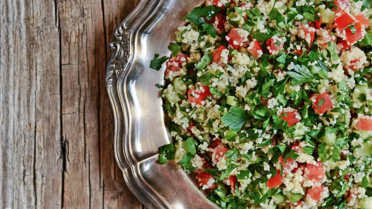 Mistrzostwo Tabbouleh: przepis na libańską sałatkę z pietruszką
