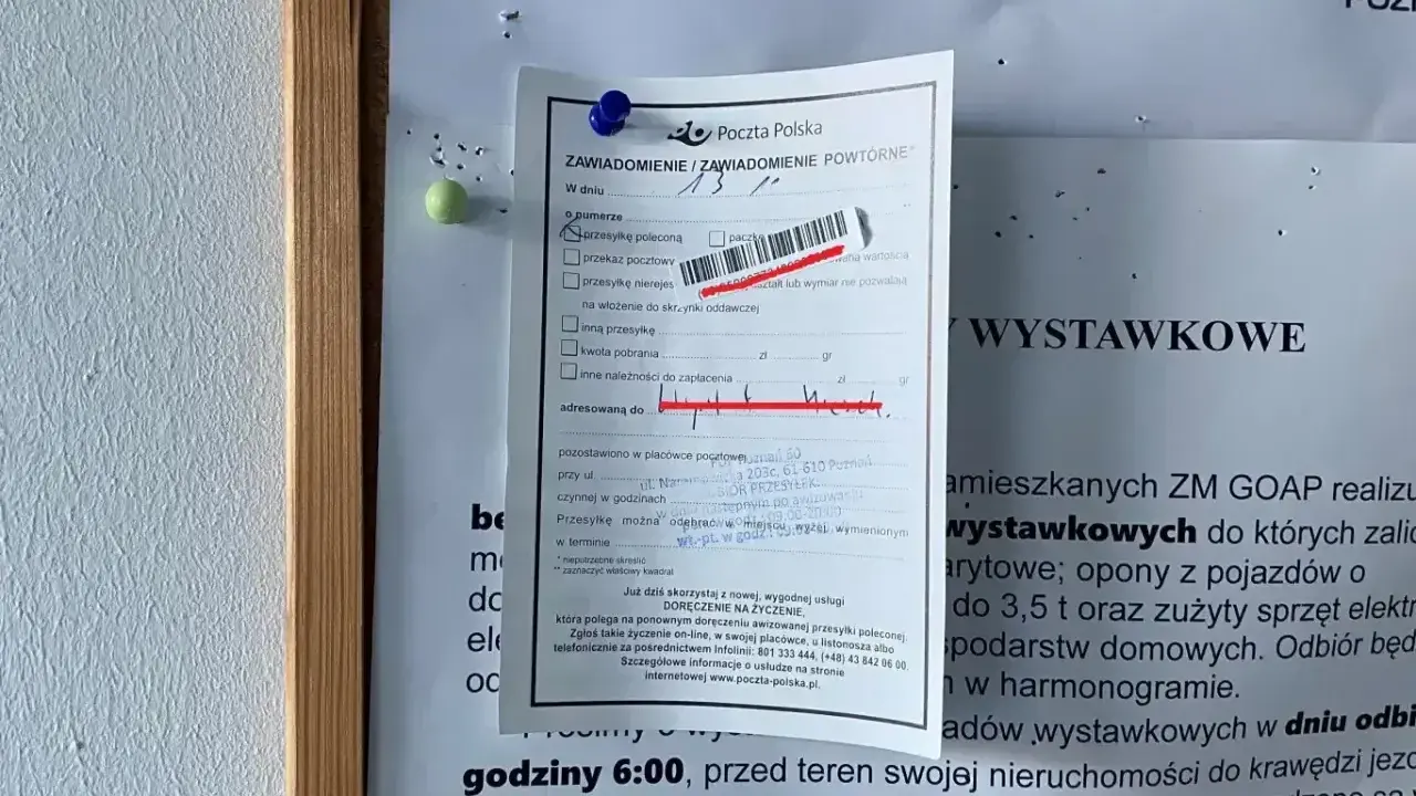Zawiadomienie o wszczęciu egzekucji i wezwanie do zapłaty, z zaznaczonym terminem odbioru przesyłki pocztowej.