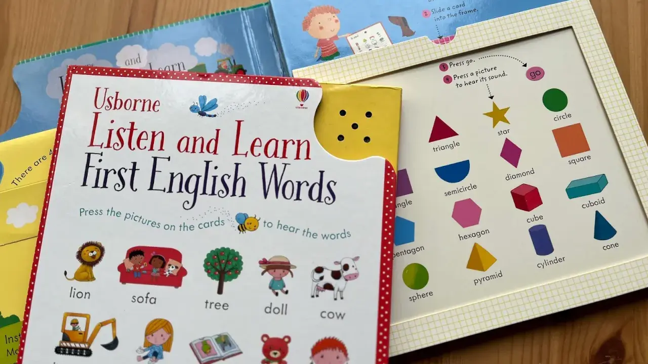Książka "Listen and Learn First English Words" zachęca do nauki przez zabawę. Dzieci mogą naciskać obrazki, by usłyszeć angielskie słowa, co ułatwia czytanie książek po angielsku.