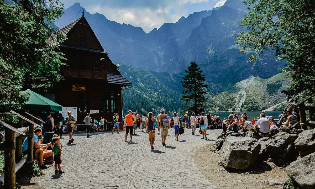 Zakopane: Co zwiedzić? Atrakcje, szlaki, termy i jak uniknąć tłumów