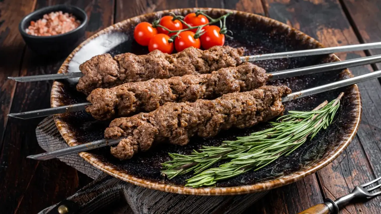 Kebab jakie mięso wybrać? Odkryj najlepsze opcje dla siebie