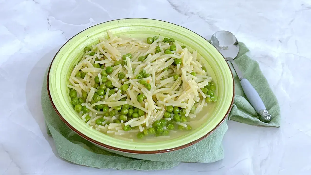 Come fare la Minestra di Piselli: Ricetta Infallibile e Varianti