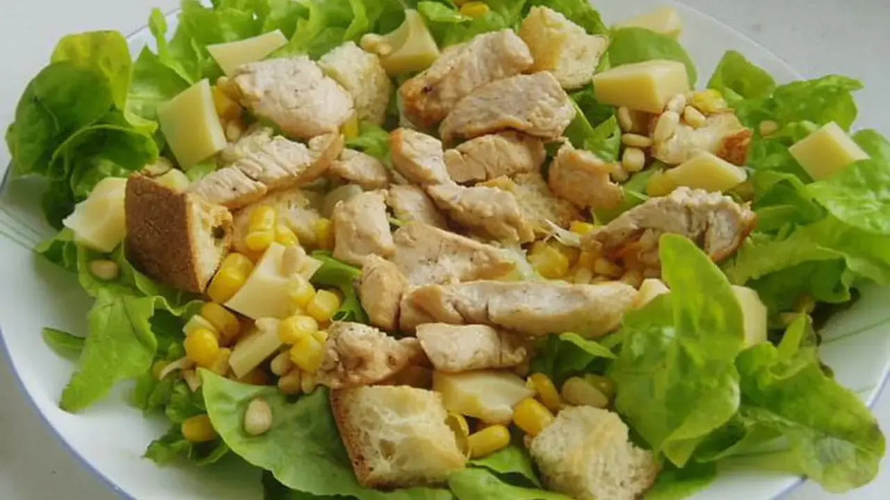 Salade de poulet parfaite : recettes et astuces de chef pour surprendre