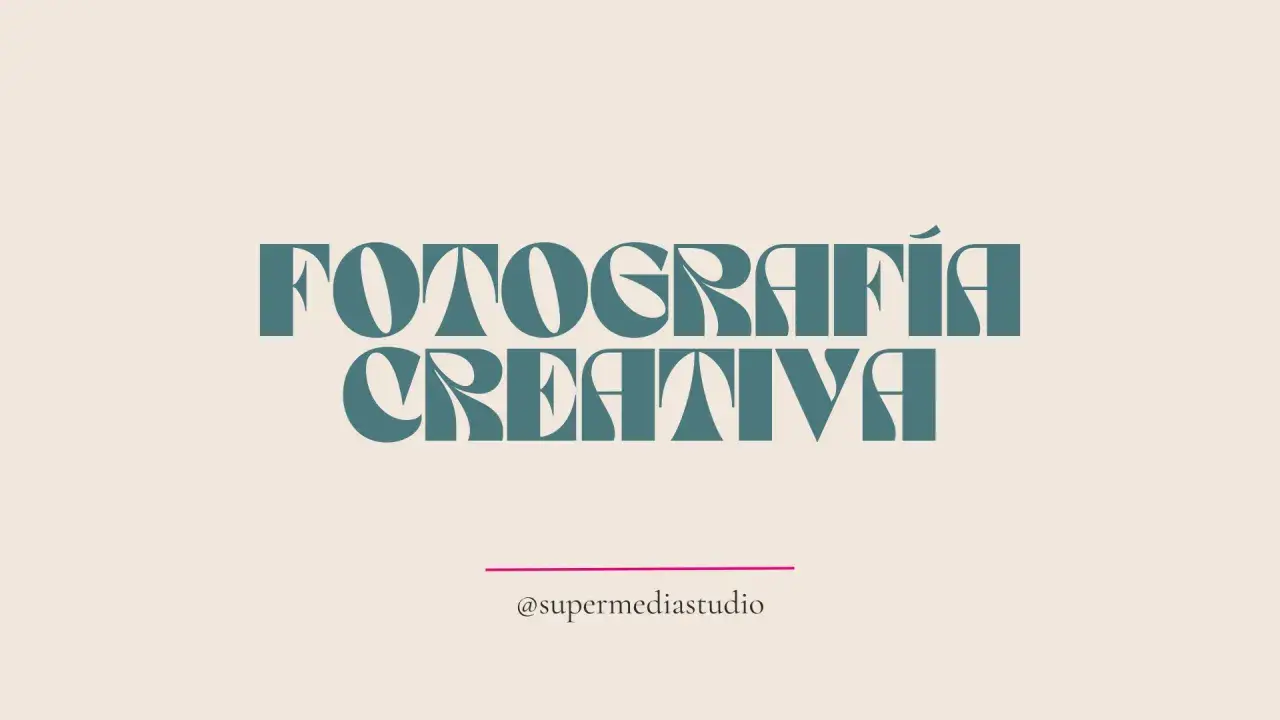 Texto en tipografía estilizada: "FOTOGRAFÍA CREATIVA". Debajo, una línea rosa y el nombre de usuario "@supermediastudio".