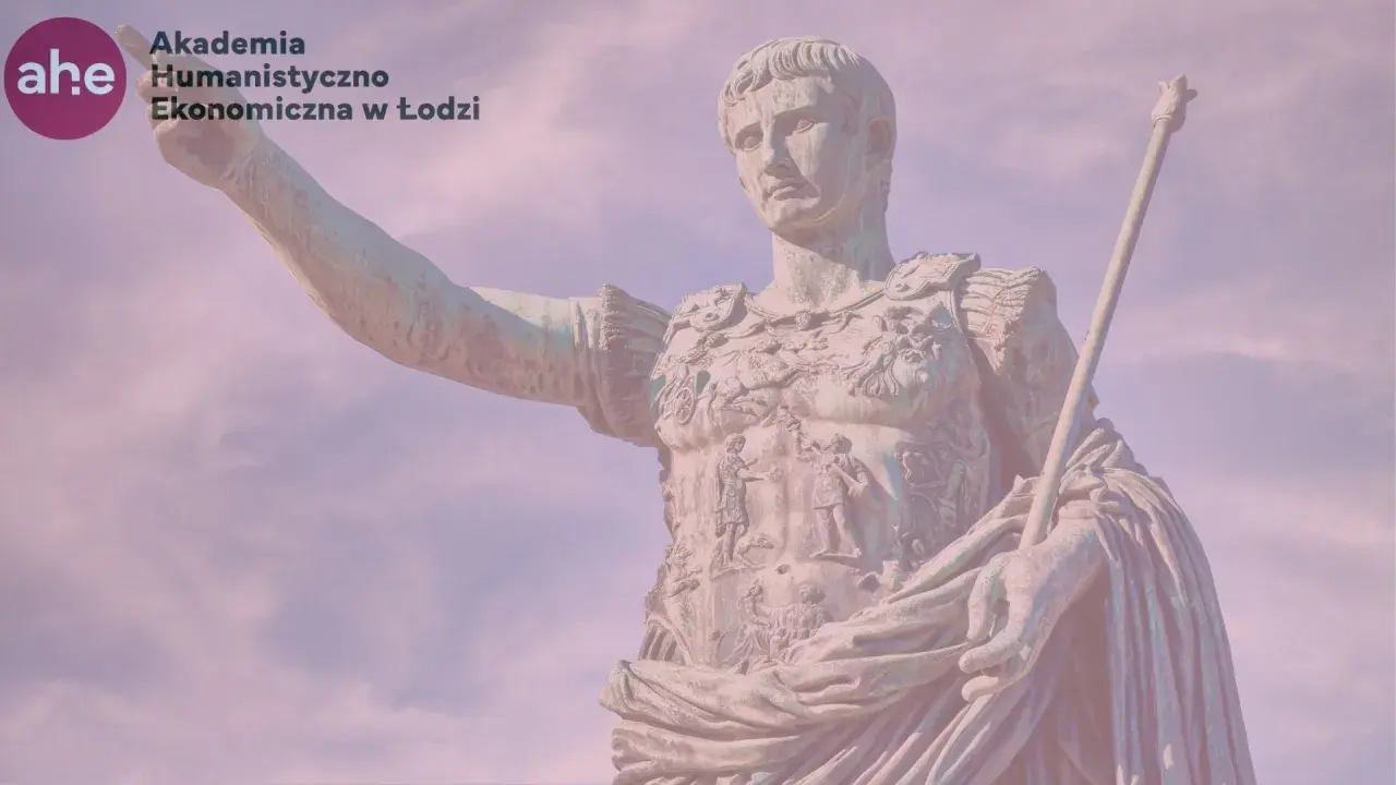 Pomnik Augusta, niczym "exegi monumentum", wznosi się dumnie. Akademia Humanistyczno-Ekonomiczna w Łodzi.