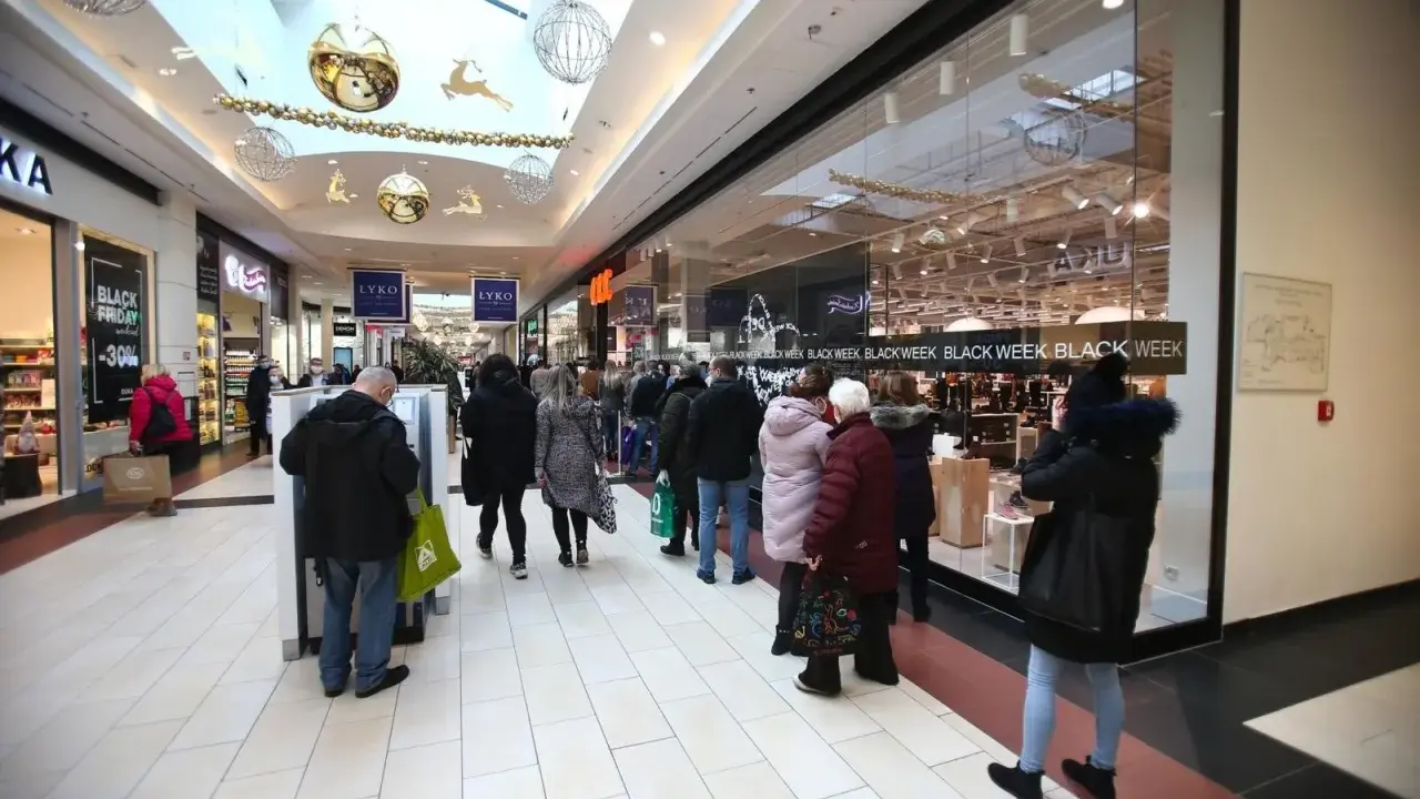 Kalendarz wyprzedaży w galeriach: Łap największe rabaty!