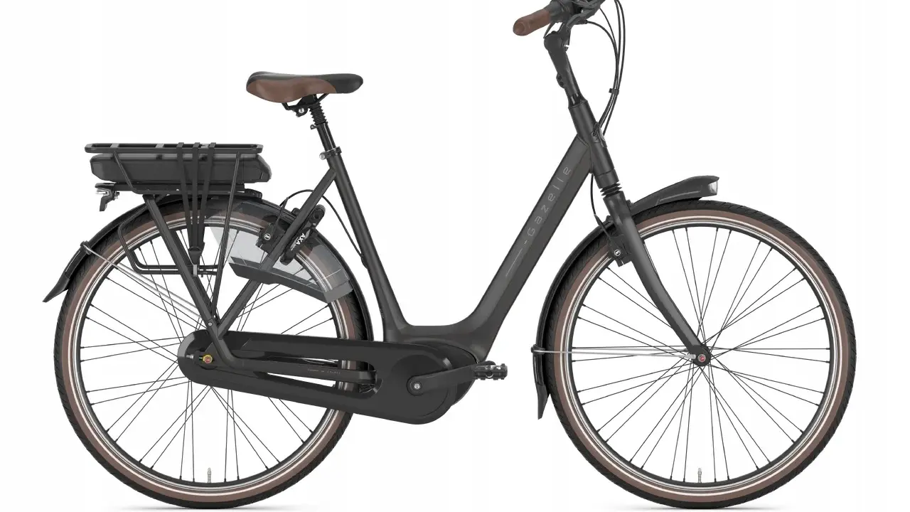 Czarny rower elektryczny Gazelle z bagażnikiem i baterią. Rozmiar ramy 53 cm, idealny dla osób o wzroście ok. 170-180 cm.