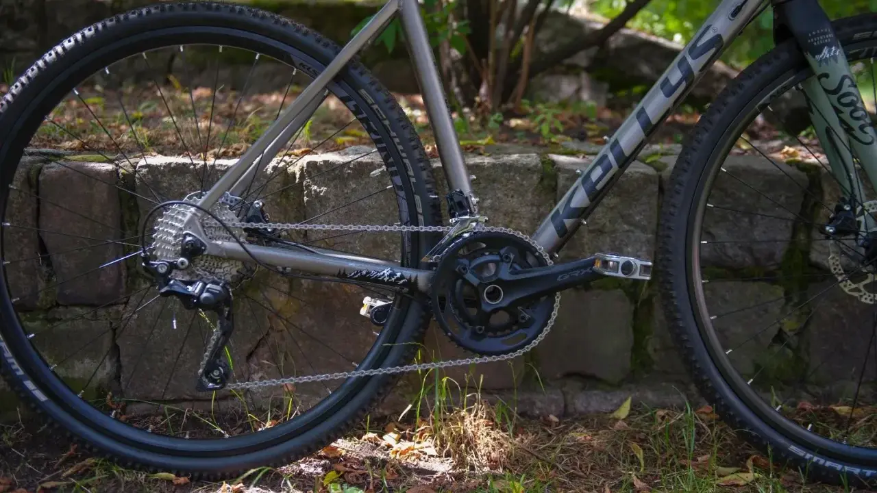 Rower gravel z napędem GRX, gotowy na wyzwania. Czy poradzi sobie na trasie MTB?