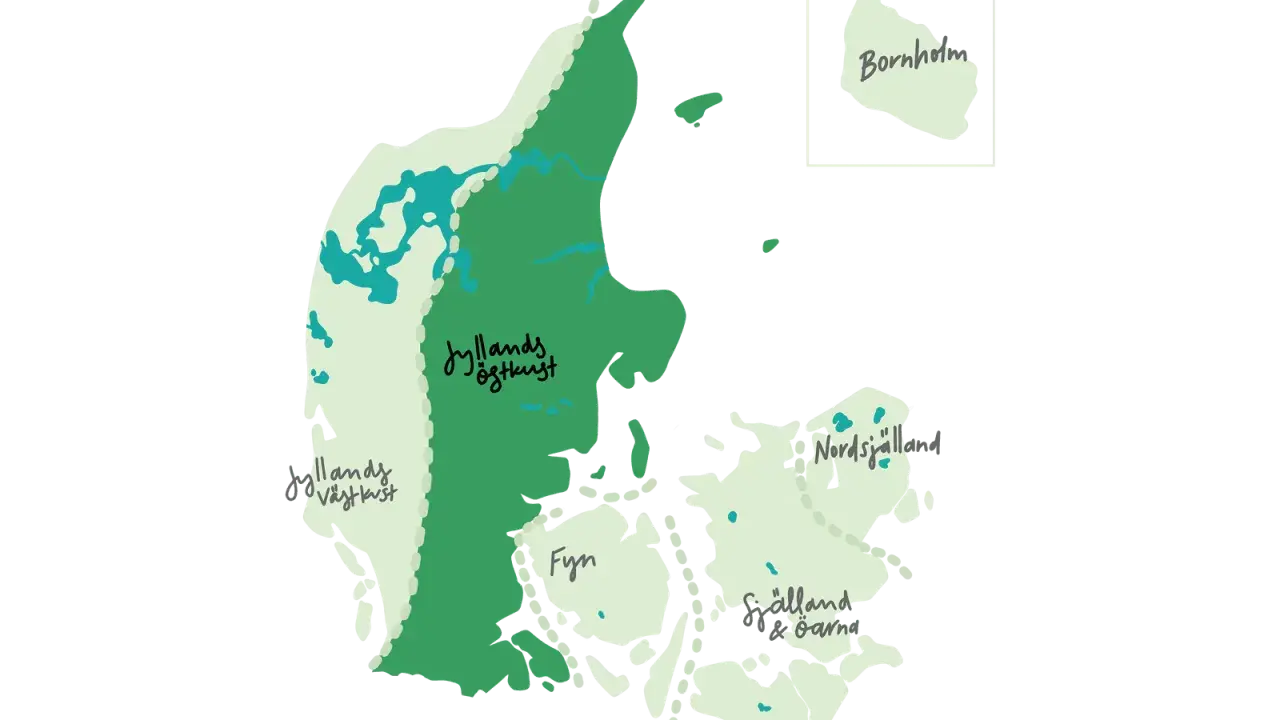 Karta över Danmark med områden som Jyllands östkust, Fyn och Själland. Perfekt för att planera din nästa vandra i Danmark.