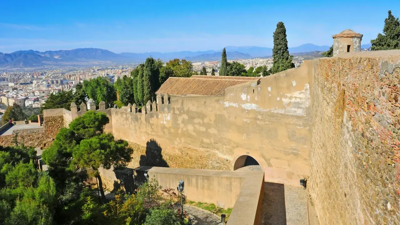 Blick über die Stadt Malaga von der Alcazaba, einer beeindruckenden maurischen Burg.
