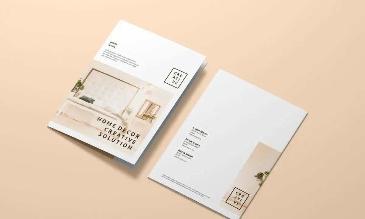 Elegancki folder reklamowy wzór z inspirującym wnętrzem i tekstem "HOME DECOR CREATIVE SOLUTION".