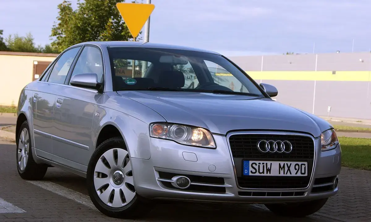 Srebrne Audi A4 B6 2.0 benzyna, gotowe do jazdy.