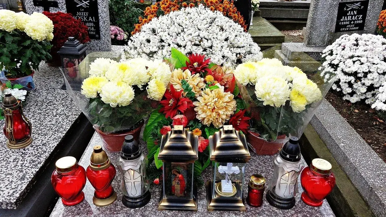 Koniec z woskiem! Jak estetycznie i bezpiecznie ustawić znicze?