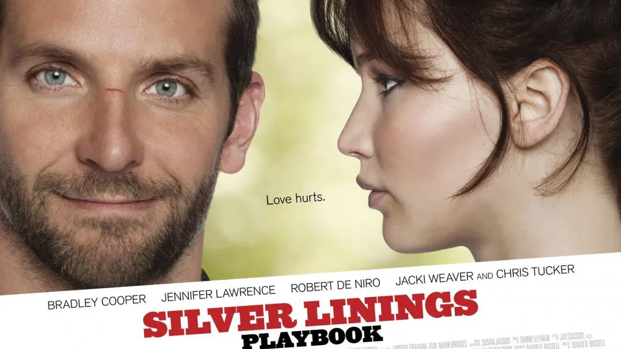 Bradley Cooper och Jennifer Lawrence i "Silver Linings Playbook". En film som visar att kärlek kan göra ont.