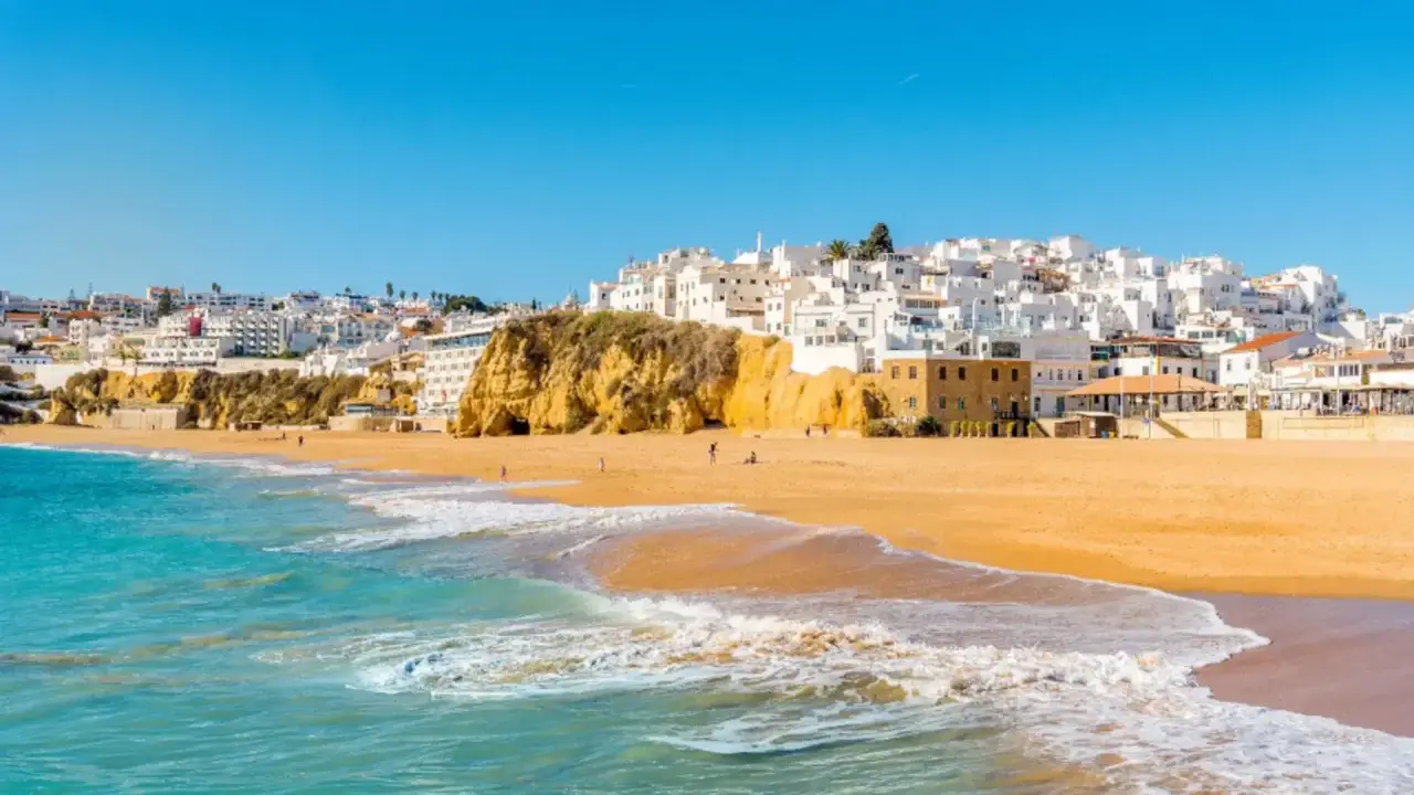 Sonne, Strand und Meer an der Algarve. Ein perfekter Ort für unseren Portugal Reiseblog.