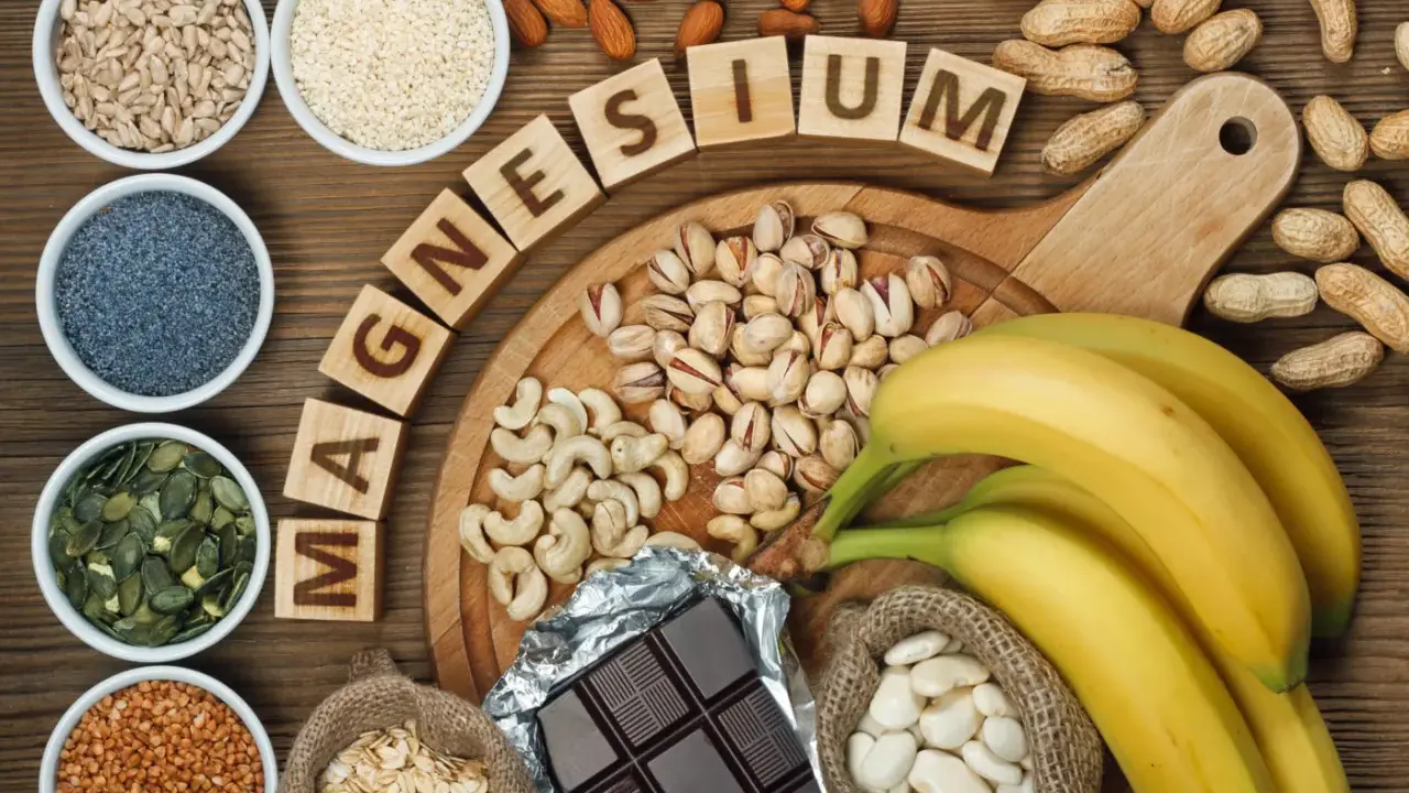 Magnesiumreiche Lebensmittel: Bananen, Nüsse, Samen, Schokolade. Wichtig für die Gesundheit, besonders wie viel Magnesium in der Schwangerschaft.