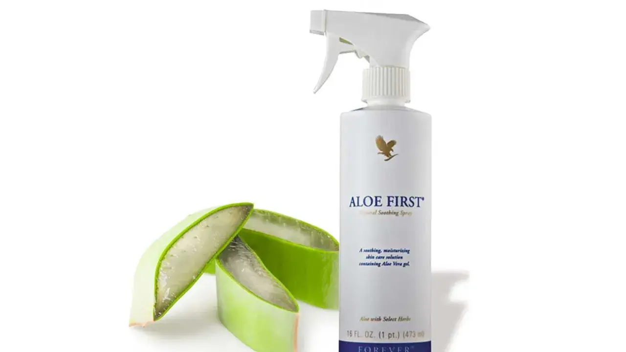 Aloe First – Twój pierwszy wybór dla ukojenia i nawilżenia. Spray z aloesem i ziołami.