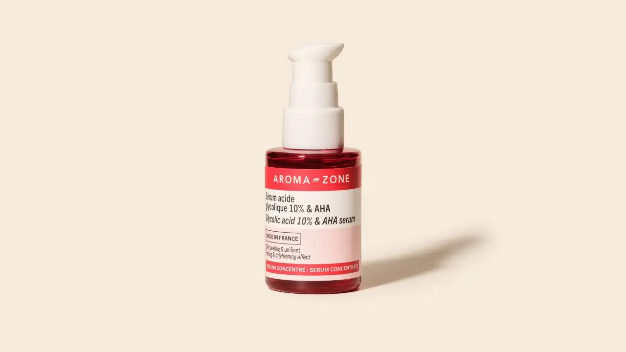 Sérum Aroma-Zone à l'acide glycolique 10% & AHA, pour un effet peeling et unifiant. Ce soin concentré promet un teint plus lumineux.
