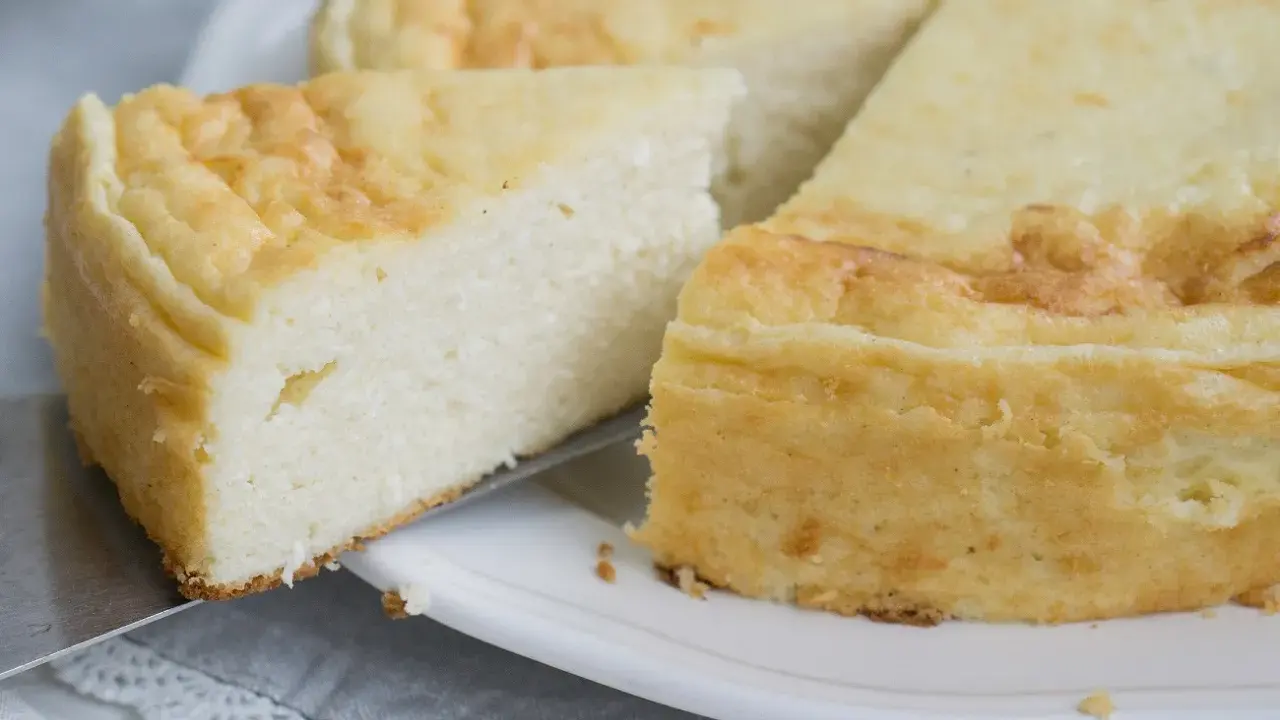 Puszysty sernik z mascarpone i twarogiem, moje wypieki. Idealny na deser, lekki i pyszny.
