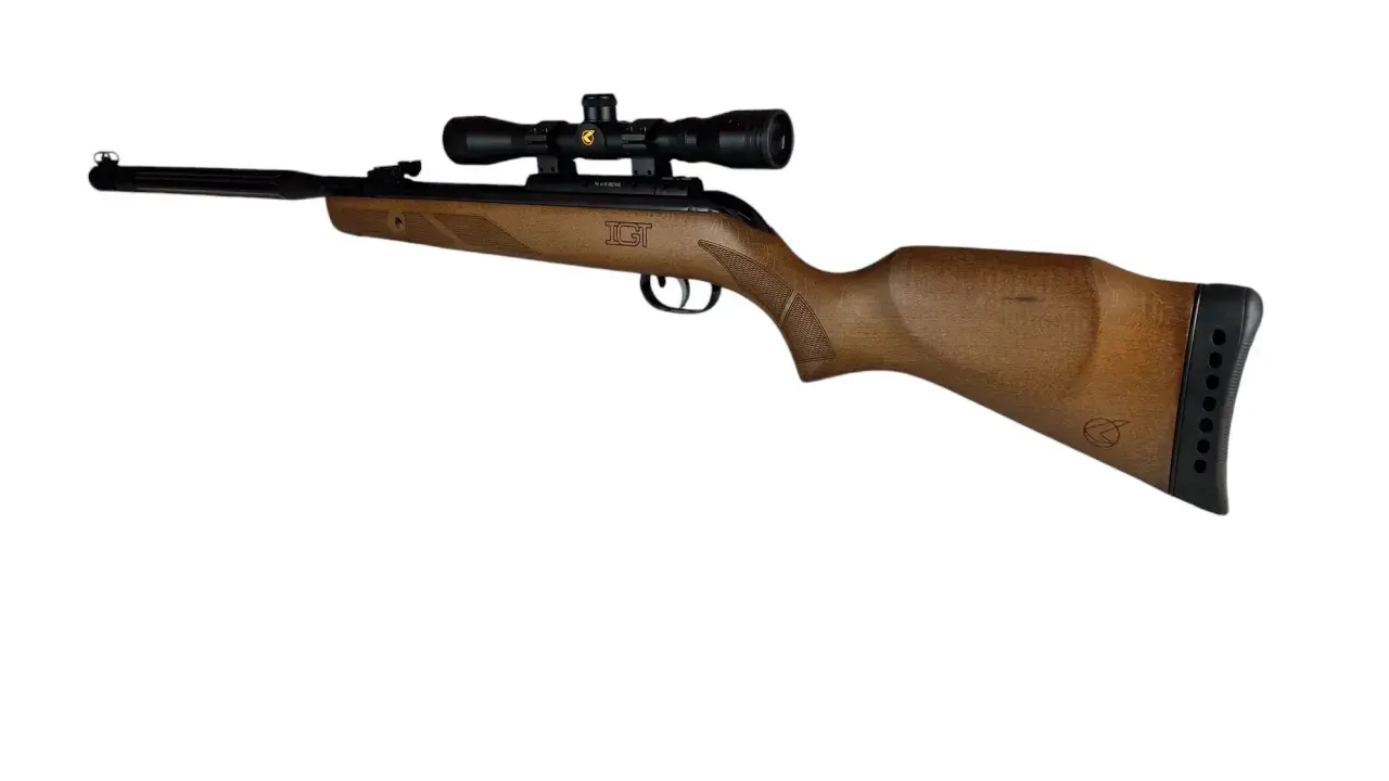 Wiatrówka Gamo Hunter Maxxim IGT 4.5 mm z lunetą, gotowa do akcji.